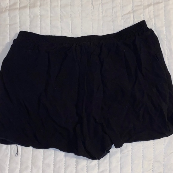 black shorts - Picture 3 of 3